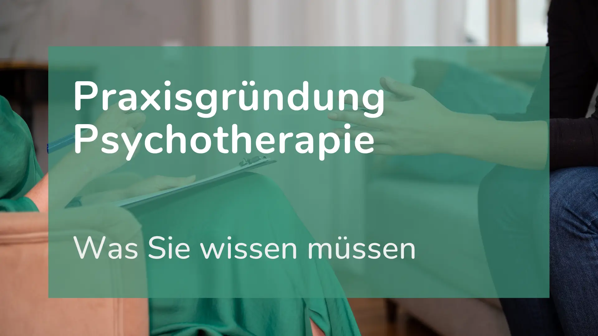 Psychotherapeutin plant die Gründung ihrer Psychotherapie Praxis am Schreibtisch