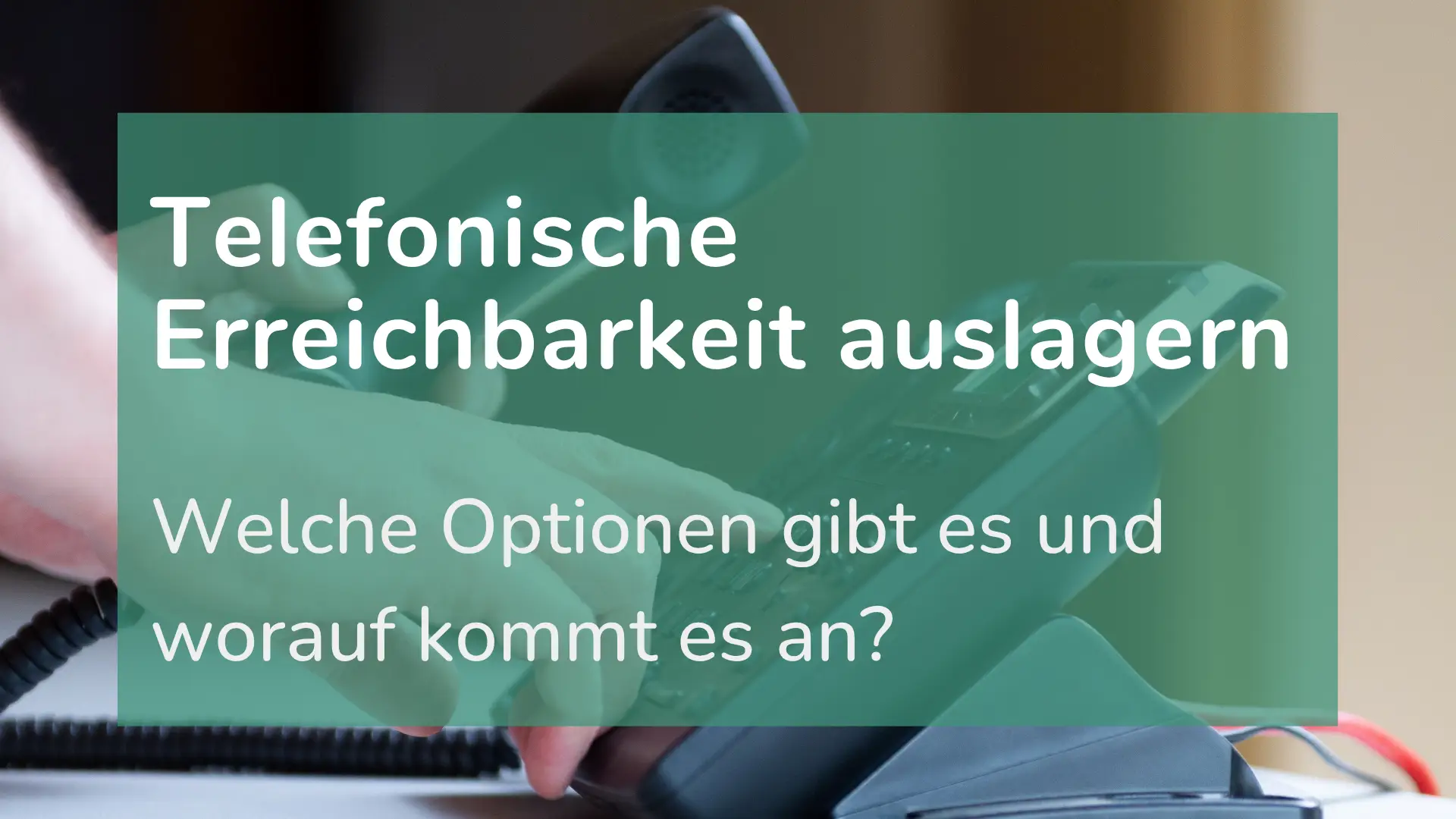 Ein Psychotherapeut führt die telefonische Erreichbarkeit durch