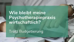 Eine Psychotherapeutin plant die Wirtschaftlichkeit ihrer Praxis wegen der Budgetierung.