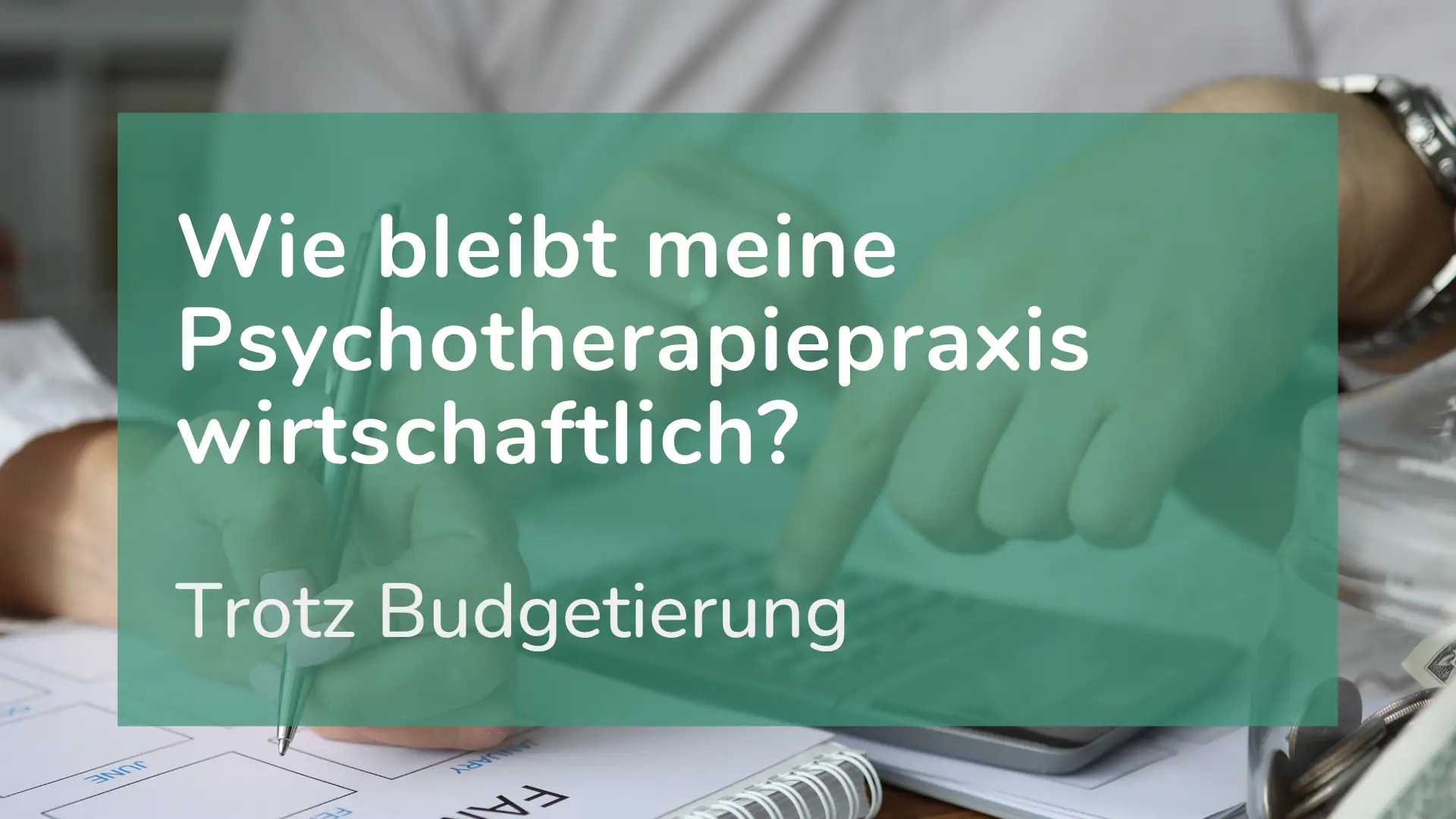 Eine Psychotherapeutin plant die Wirtschaftlichkeit ihrer Praxis wegen der Budgetierung.