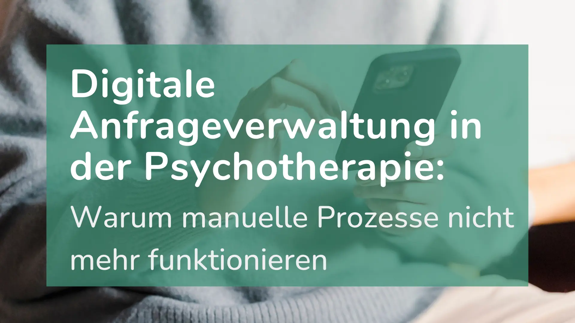 Eine Patientin stellt eine digitale Anfrage für Psychotherapie